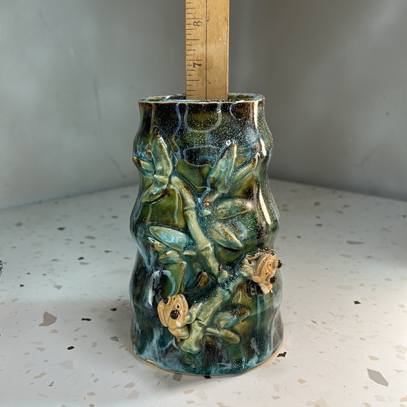 Beautiful Naturecore Froggy Frogs Ceramic Pottery Glazed Vase/Holder - Picture 12 of 12